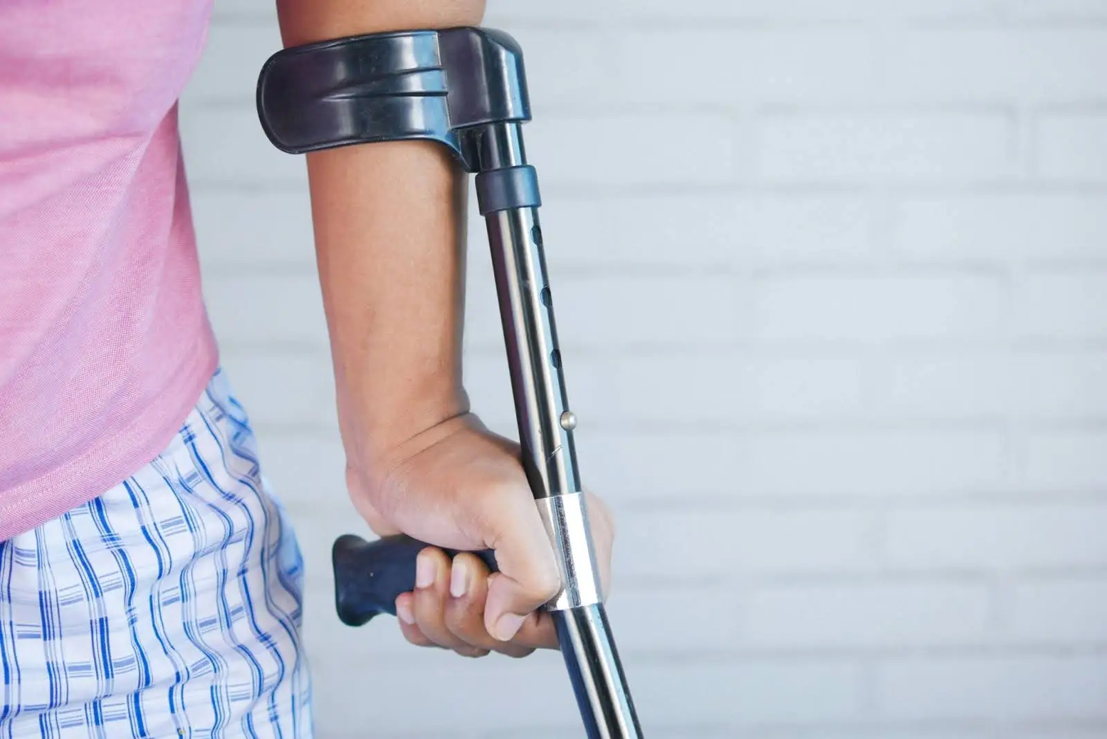 Disabled veteran who is eligible for compensation using a crutch due to a service-related injury